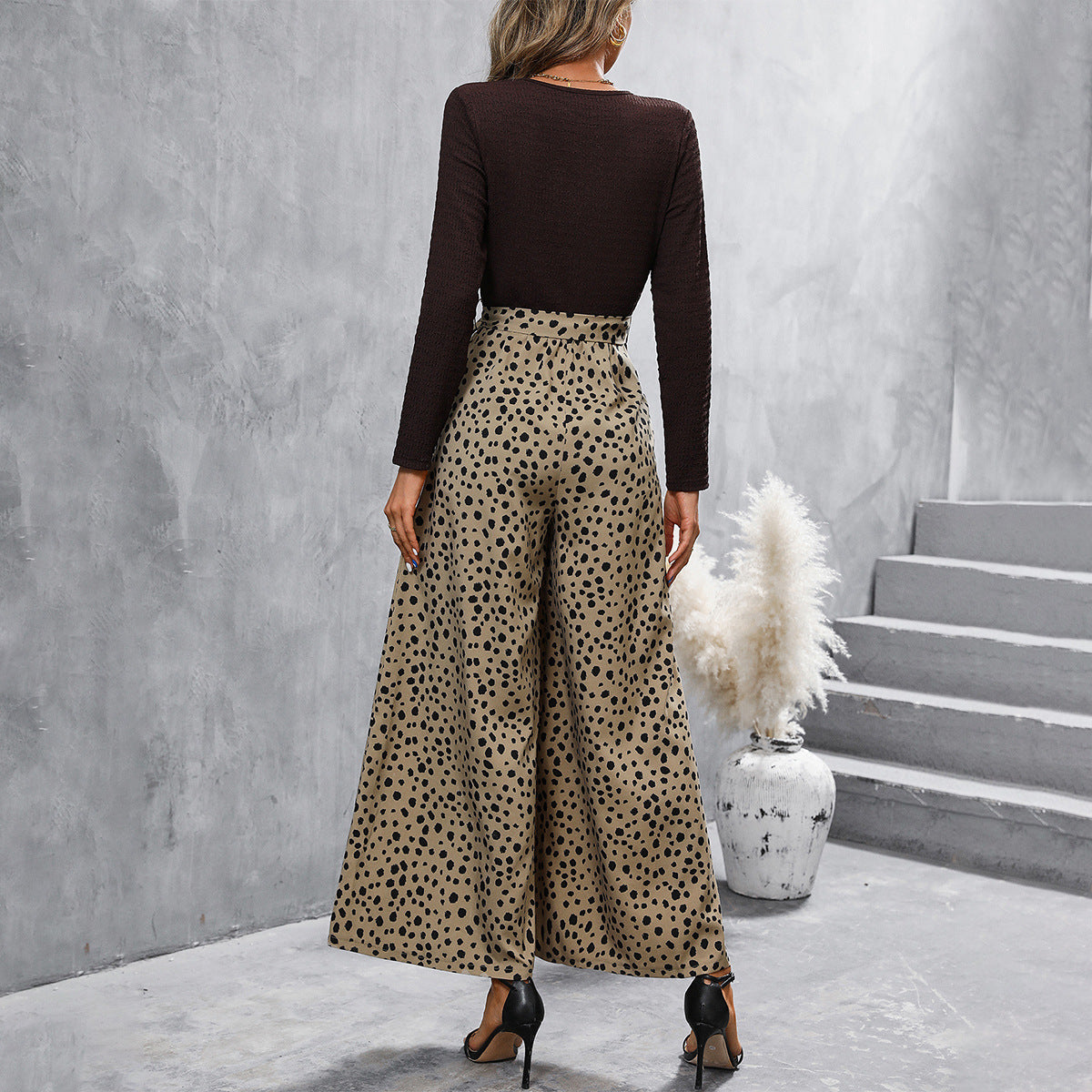 Elegant long sleeved V-neck top and wide leg pants